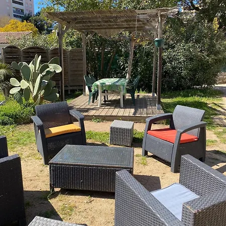 Apartmán Rez-de-villa Climatise Avec Jardin Et Parking *